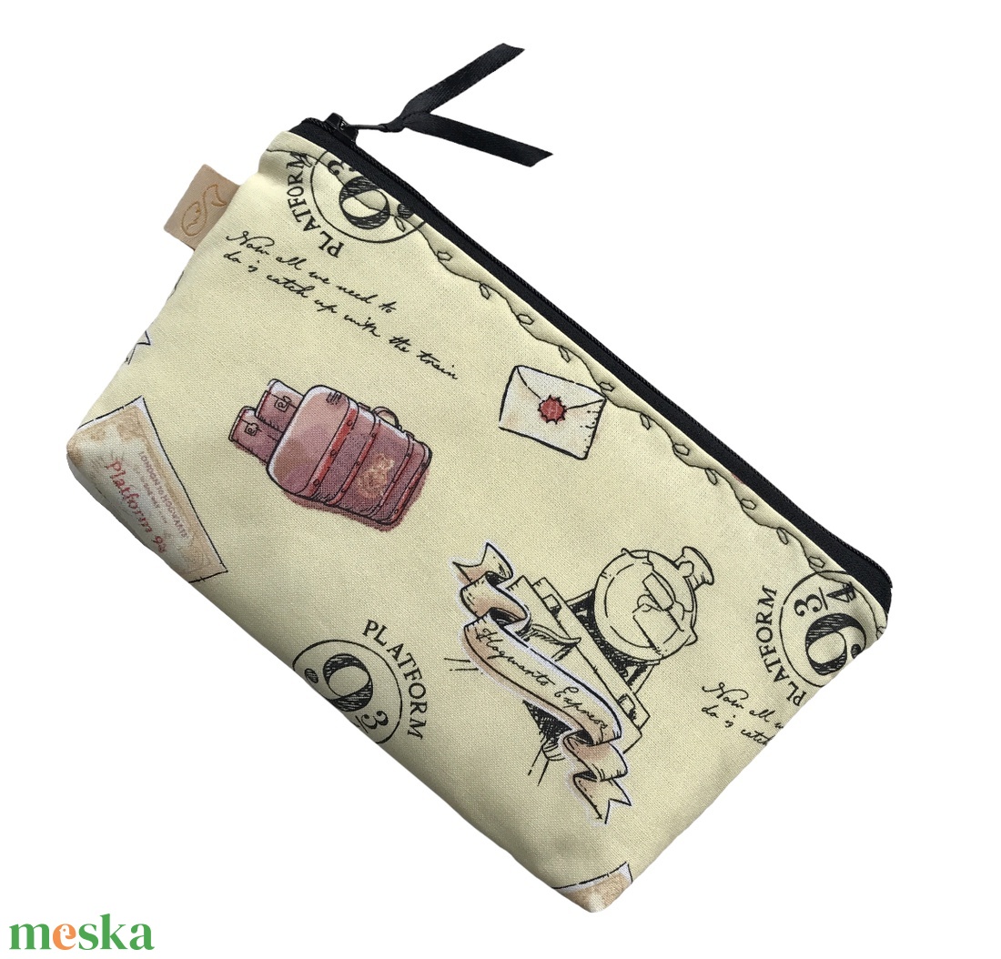 Harry Potter 9 3/4 vágány mintás prémium irattartó pénztárca vagy tolltartó neszesszer - Artiroka design - otthon & életmód - papír, írószer - tolltartó & ceruzatekercs - Meska.hu
