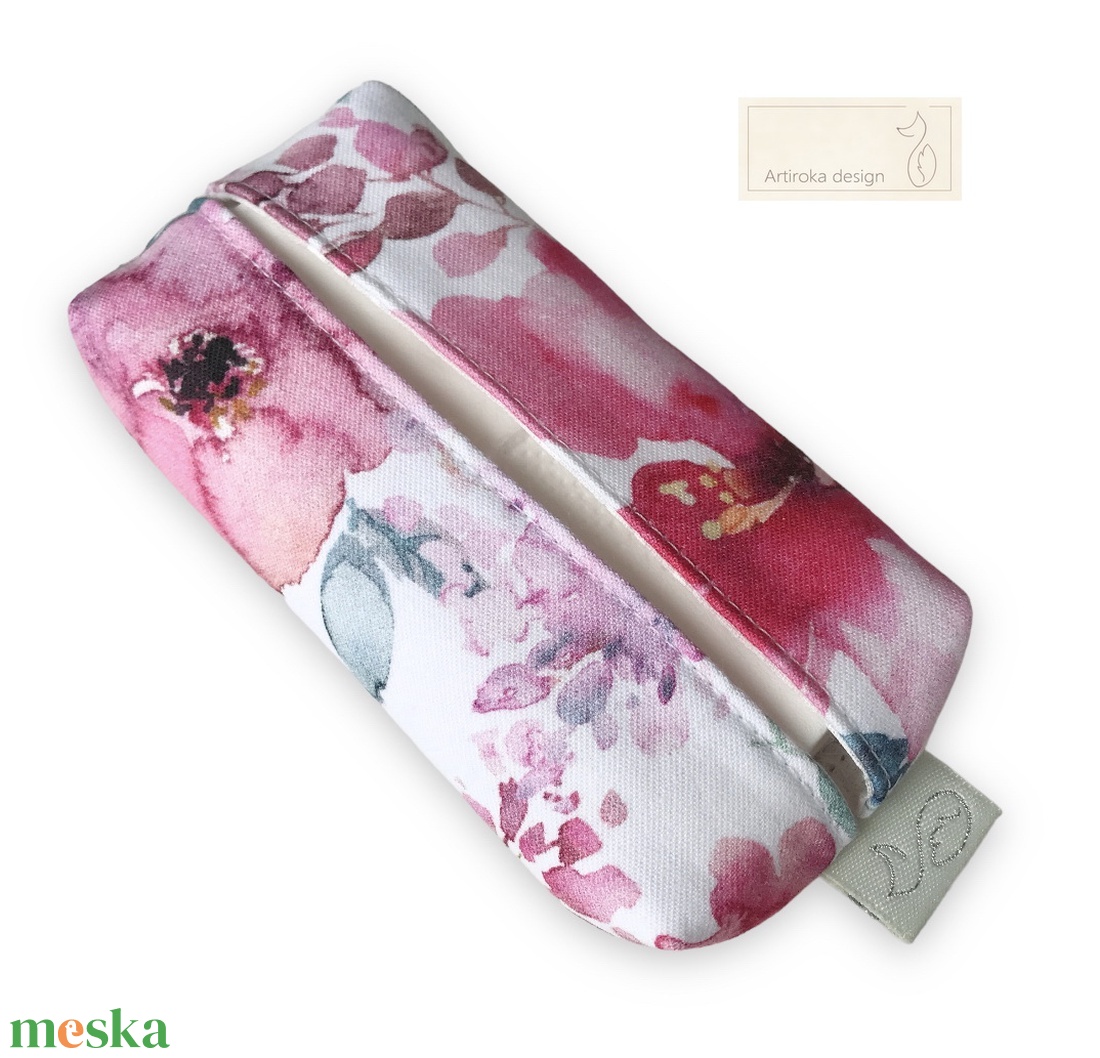 Fehér alapon virág mintás prémium pamut,  papírzsebkendő tartó - ANYÁK NAPJA - Artiroka design - táska & tok - pénztárca & más tok - zsebkendőtartó tok - Meska.hu