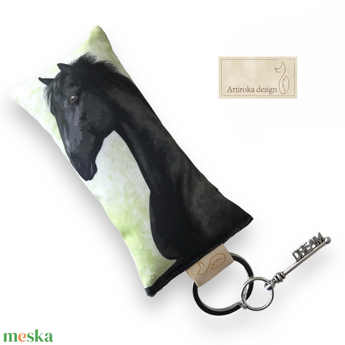 Lovagló lány mintás kulcstartó  -  Artiroka design - táska & tok - kulcstartó & táskadísz - kulcstartó - Meska.hu