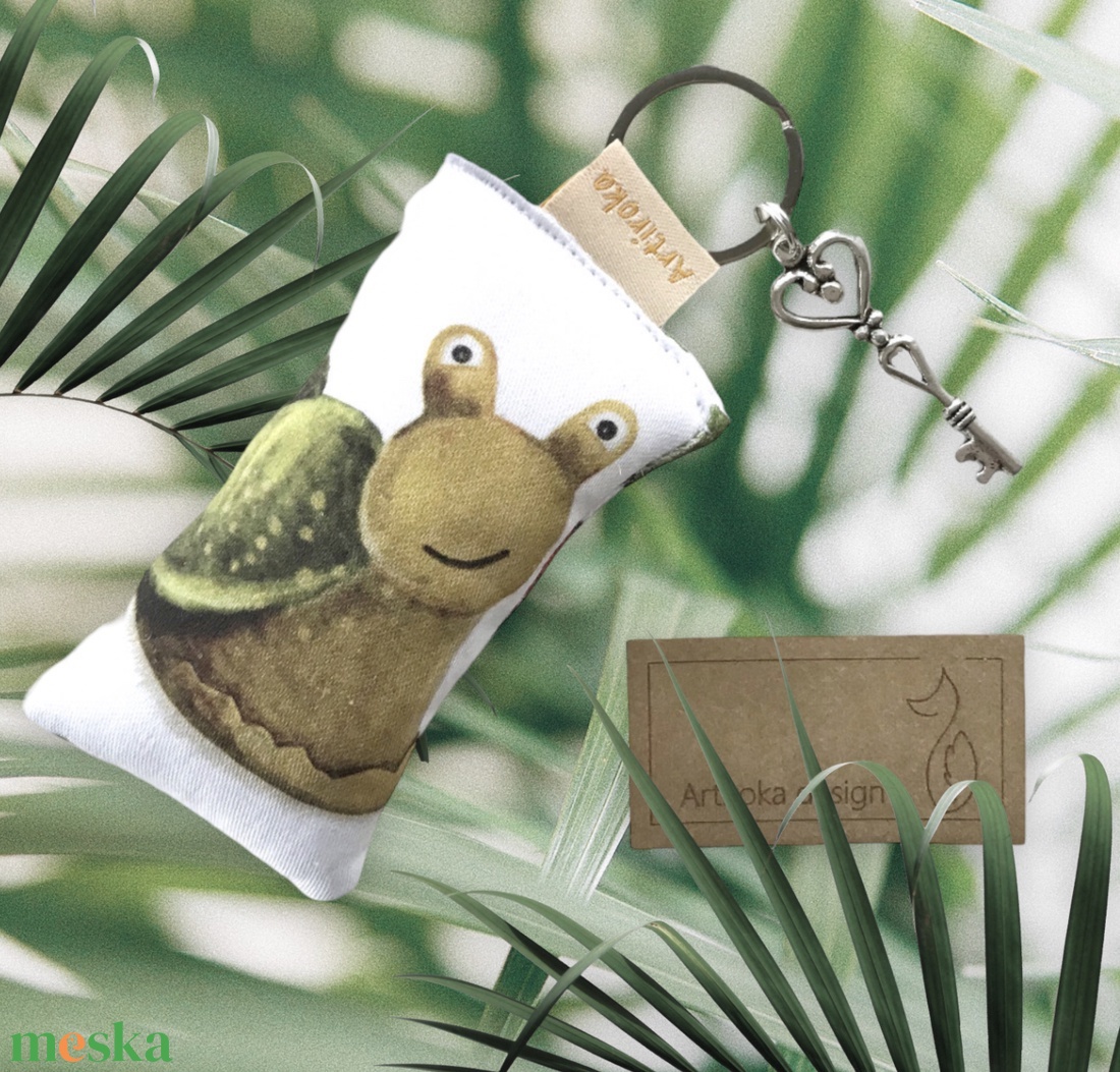 Csiga biga gyere ki! - csiga mintás kulcstartó egy kis vintage kulccsal - Artiroka design - táska & tok - kulcstartó & táskadísz - kulcstartó - Meska.hu Csiga biga gyere ki! - csiga mintás kulcstartó egy kis vintage kulccsal - Artiroka design - táska & tok - kulcstartó & táskadísz - kulcstartó - Meska.hu
