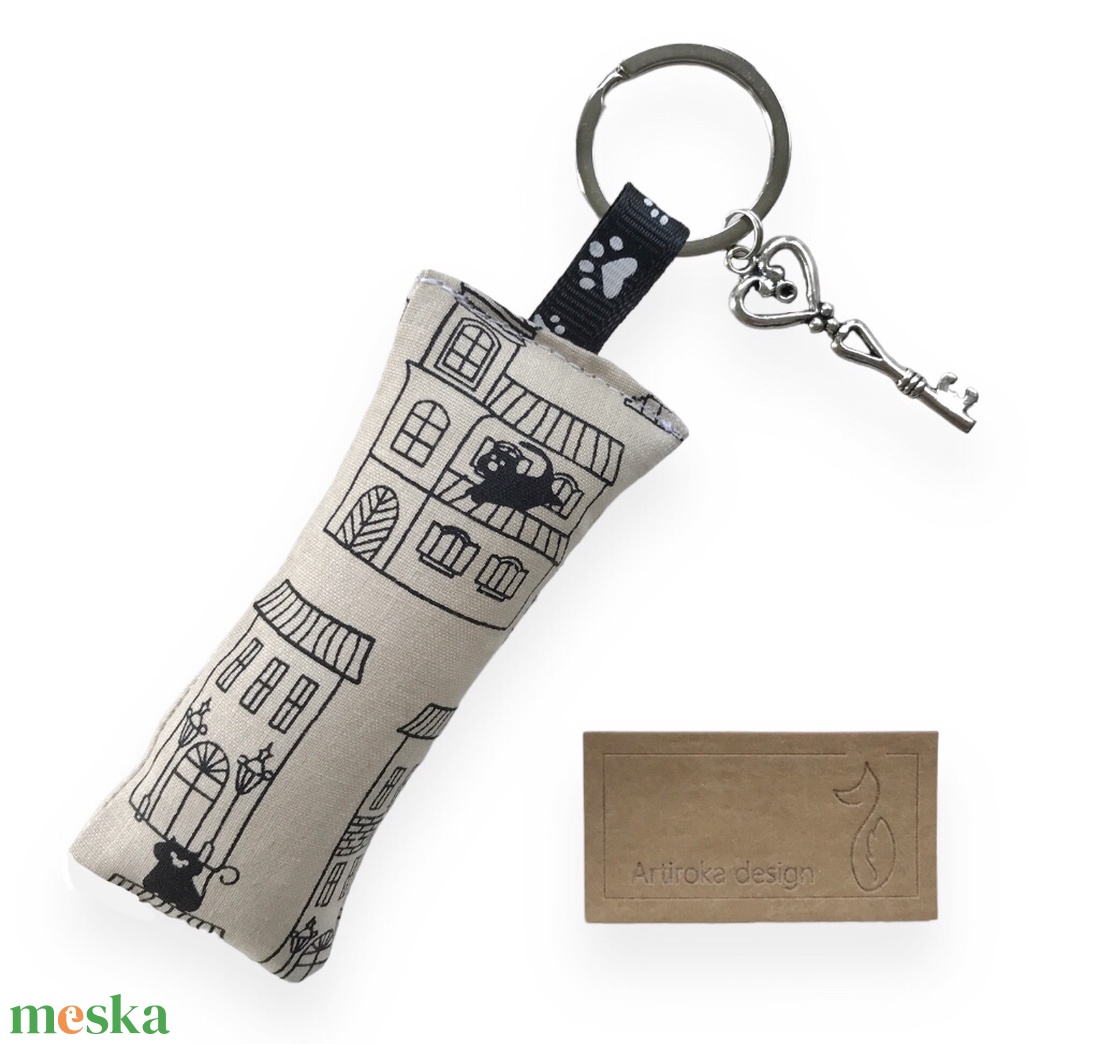 Macska a forró bádogtetőn mintás kulcstartó, vintage kulcs medállal a tavasz színeiben - cica - Artiroka design - táska & tok - kulcstartó & táskadísz - kulcstartó - Meska.hu Macska a forró bádogtetőn mintás kulcstartó, vintage kulcs medállal a tavasz színeiben - cica - Artiroka design - táska & tok - kulcstartó & táskadísz - kulcstartó - Meska.hu