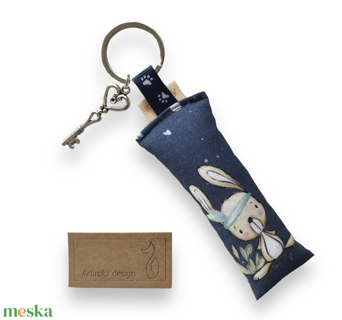 Nyuszi az erdőben mintás kulcstartó, kis vintage kulcs medállal - Artiroka design - táska & tok - kulcstartó & táskadísz - kulcstartó - Meska.hu Nyuszi az erdőben mintás kulcstartó, kis vintage kulcs medállal - Artiroka design - táska & tok - kulcstartó & táskadísz - kulcstartó - Meska.hu