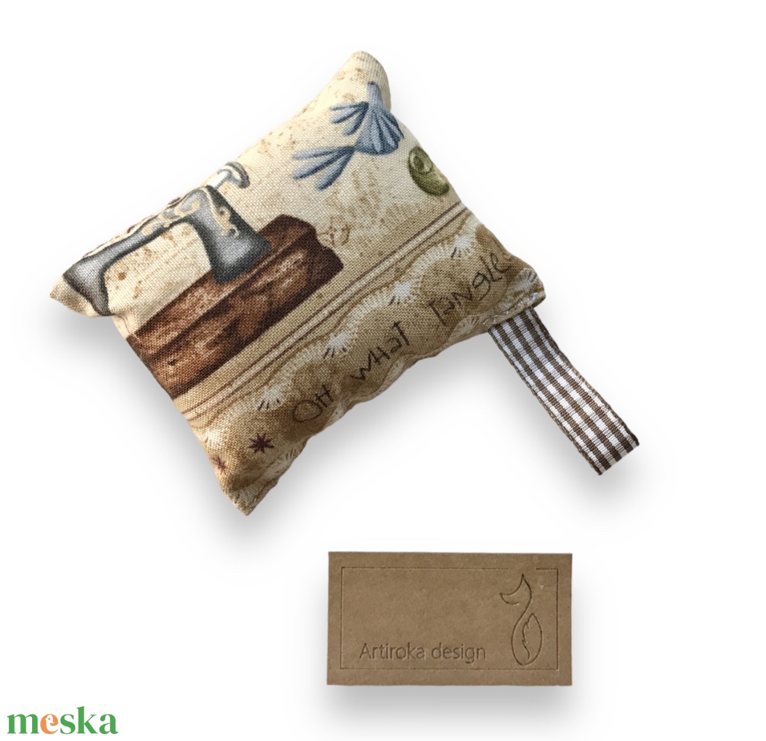 Vintage varrógép mintás tűpárna - Artiroka design - otthon & életmód - lakástextil - varrókellék - Meska.hu Vintage varrógép mintás tűpárna - Artiroka design - otthon & életmód - lakástextil - varrókellék - Meska.hu