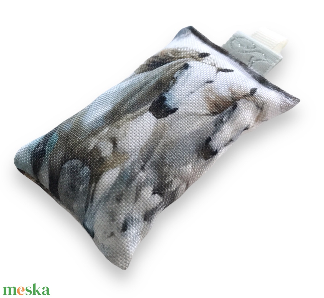 Fehér ló mintás egyedi kulcstartó - Artiroka design - táska & tok - kulcstartó & táskadísz - kulcstartó - Meska.hu Fehér ló mintás egyedi kulcstartó - Artiroka design - táska & tok - kulcstartó & táskadísz - kulcstartó - Meska.hu