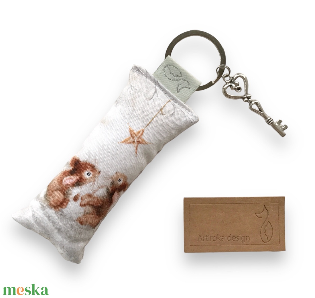 Nyuszi mintás kulcstartó, kis vintage kulccsal - HÚSVÉT -  Artiroka design - táska & tok - kulcstartó & táskadísz - kulcstartó - Meska.hu