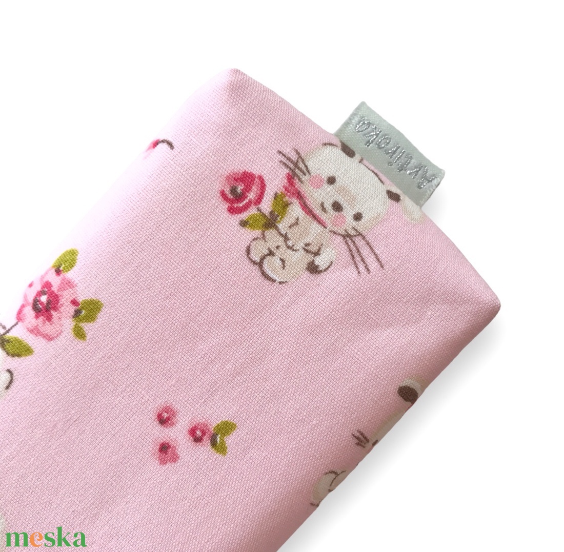 Nyuszi a réten virágok között mintás bélelt zsebkendő tartó  - Artiroka design - táska & tok - pénztárca & más tok - zsebkendőtartó tok - Meska.hu