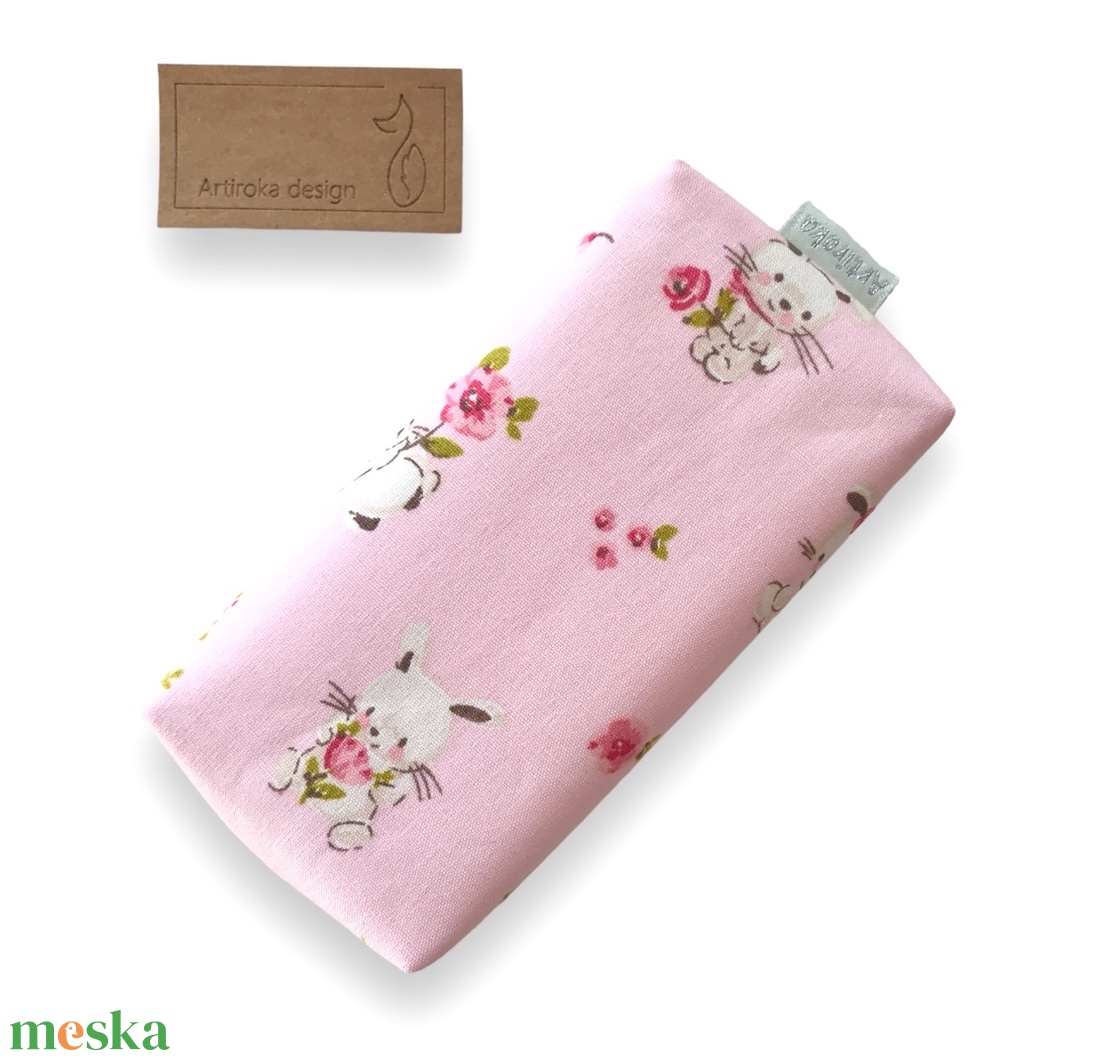 Nyuszi a réten virágok között mintás bélelt zsebkendő tartó  - Artiroka design - táska & tok - pénztárca & más tok - zsebkendőtartó tok - Meska.hu