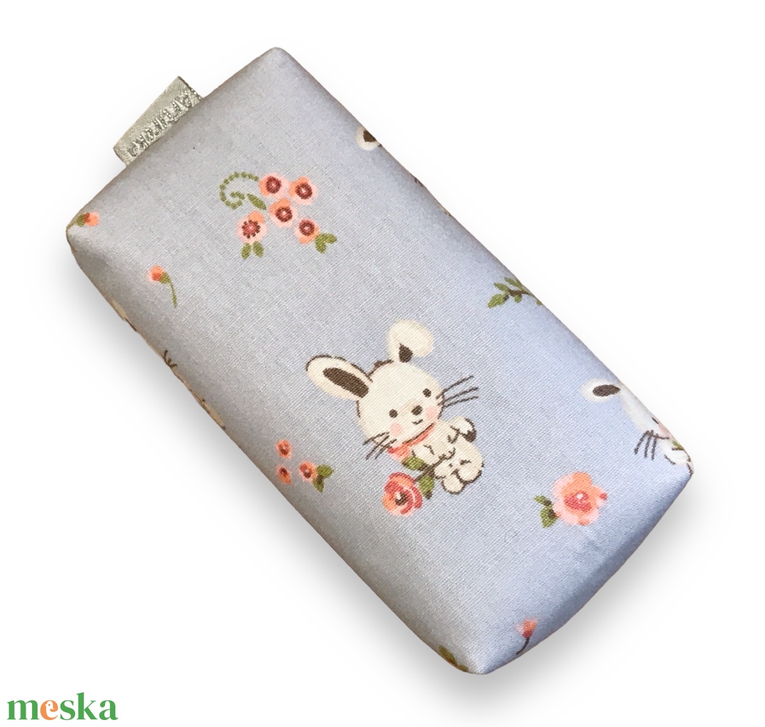 Nyuszi a réten virágok között mintás bélelt zsebkendő tartó  - Artiroka design - táska & tok - pénztárca & más tok - zsebkendőtartó tok - Meska.hu