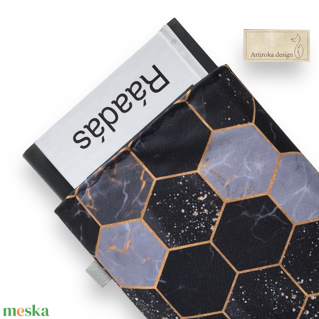 KÖNYVTOK vízálló textilből, méhsejt mintával fekete színben leheletnyi arannyal fűszerezve - Artiroka design - könyv & zene - könyvtok - Meska.hu