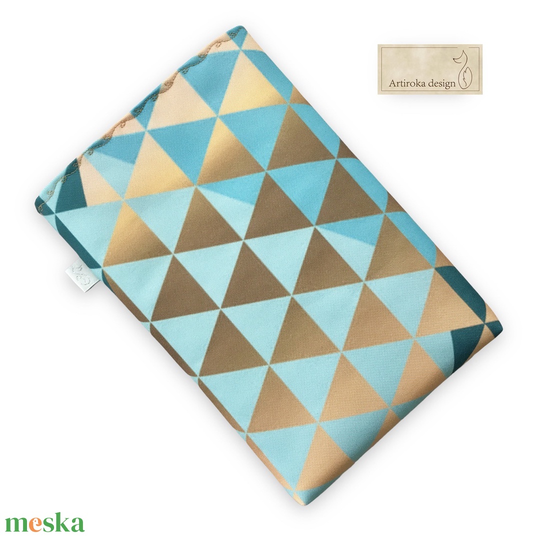 Vízálló KÖNYVTOK geometria mintával türkiz - aranybarna színben - Artiroka design - könyv & zene - könyvtok - Meska.hu Vízálló KÖNYVTOK geometria mintával türkiz - aranybarna színben - Artiroka design - könyv & zene - könyvtok - Meska.hu