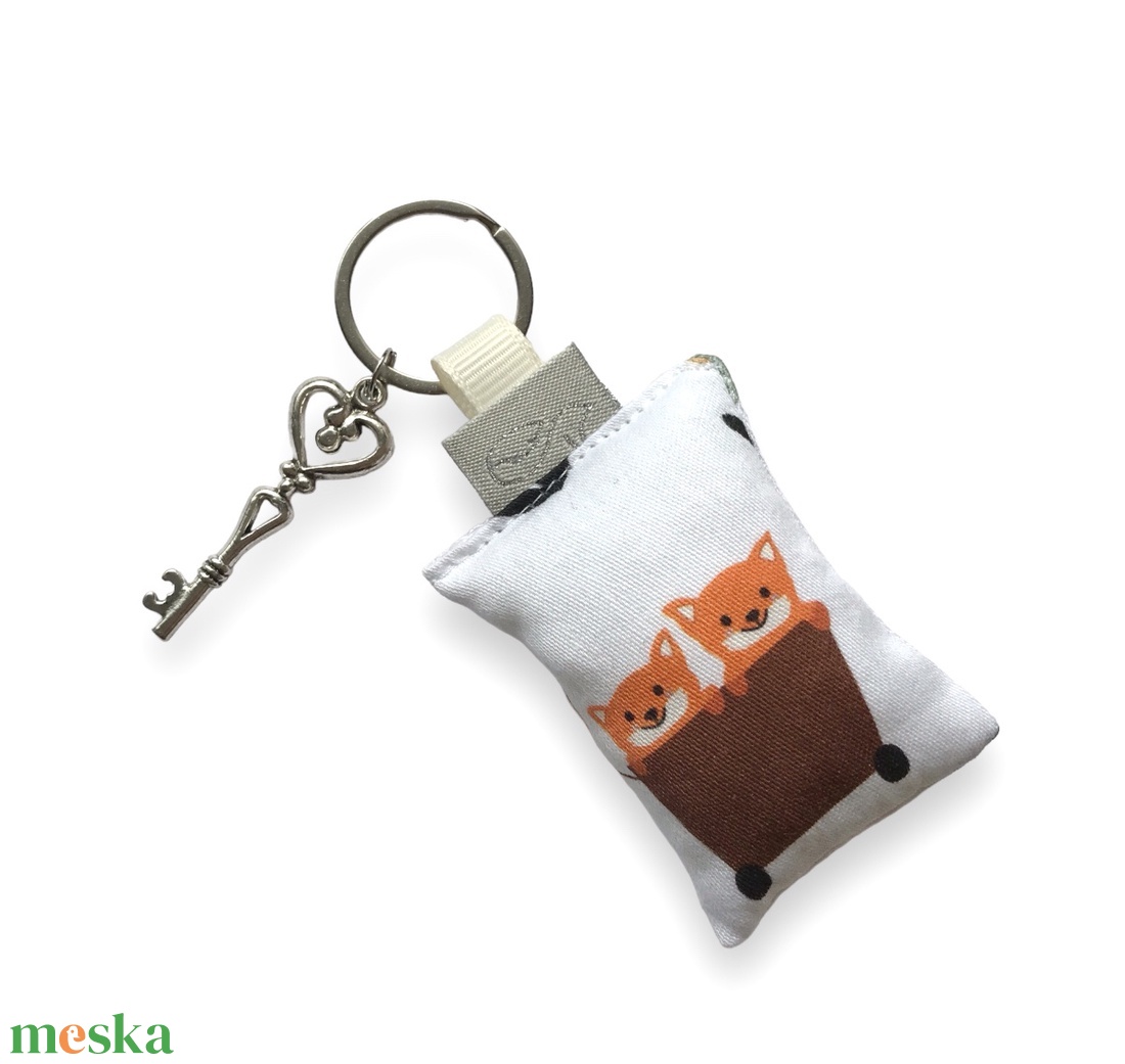 Róka mama a kisrókákkal mintás kulcstartó - Anyák napja - Artiroka design - táska & tok - kulcstartó & táskadísz - kulcstartó - Meska.hu Róka mama a kisrókákkal mintás kulcstartó - Anyák napja - Artiroka design - táska & tok - kulcstartó & táskadísz - kulcstartó - Meska.hu