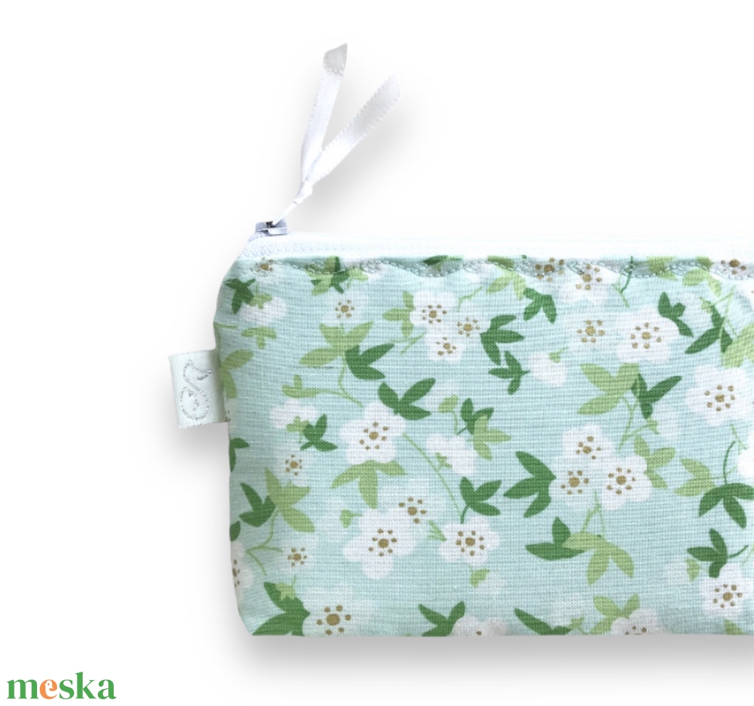 Jázmin bokor aranyló bimbókkal mintás prémium irattartó pénztárca leheletnyi arannyal fűszerezve - Artiroka design - táska & tok - pénztárca & más tok - kártyatartó & irattartó - Meska.hu Jázmin bokor aranyló bimbókkal mintás prémium irattartó pénztárca leheletnyi arannyal fűszerezve - Artiroka design - táska & tok - pénztárca & más tok - kártyatartó & irattartó - Meska.hu
