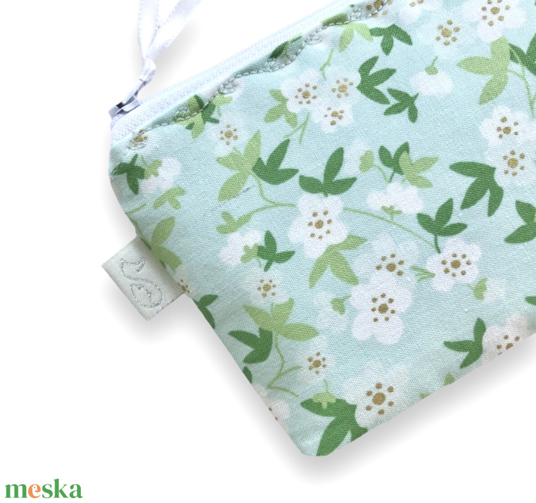 Jázmin bokor aranyló bimbókkal mintás prémium irattartó pénztárca leheletnyi arannyal fűszerezve - Artiroka design - táska & tok - pénztárca & más tok - kártyatartó & irattartó - Meska.hu Jázmin bokor aranyló bimbókkal mintás prémium irattartó pénztárca leheletnyi arannyal fűszerezve - Artiroka design - táska & tok - pénztárca & más tok - kártyatartó & irattartó - Meska.hu