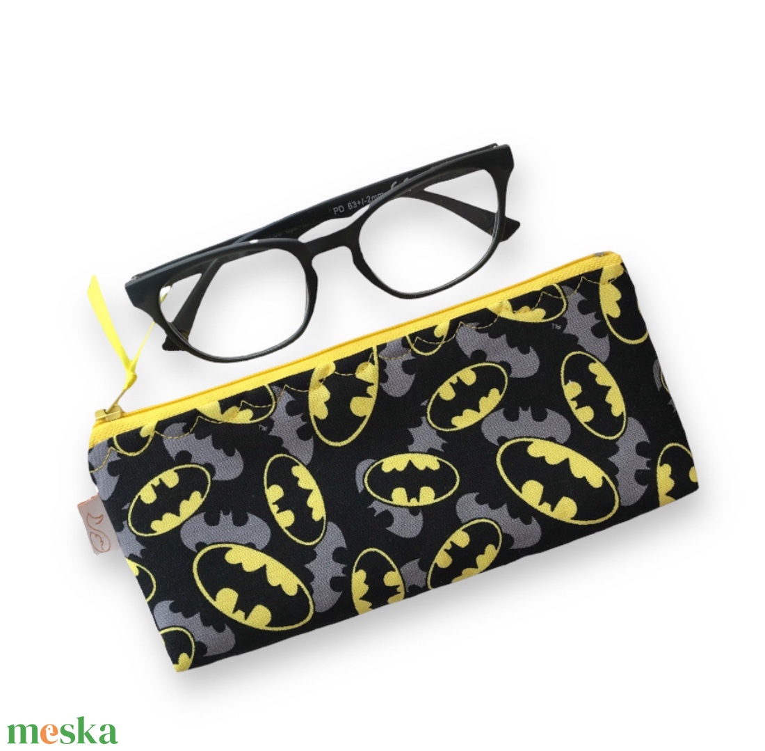 Batman mintás prémium pamut szemüvegtok, tolltartó vagy pipa tartó neszesszer - APA - Artiroka design - táska & tok - pénztárca & más tok - szemüvegtok - Meska.hu Batman mintás prémium pamut szemüvegtok, tolltartó vagy pipa tartó neszesszer - APA - Artiroka design - táska & tok - pénztárca & más tok - szemüvegtok - Meska.hu