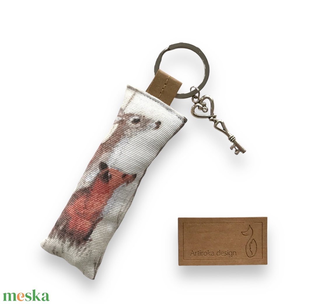 Róka és őz az erdőben mintás kulcstartó, kis vintage kulcs medállal - Artiroka design - táska & tok - kulcstartó & táskadísz - kulcstartó - Meska.hu Róka és őz az erdőben mintás kulcstartó, kis vintage kulcs medállal - Artiroka design - táska & tok - kulcstartó & táskadísz - kulcstartó - Meska.hu