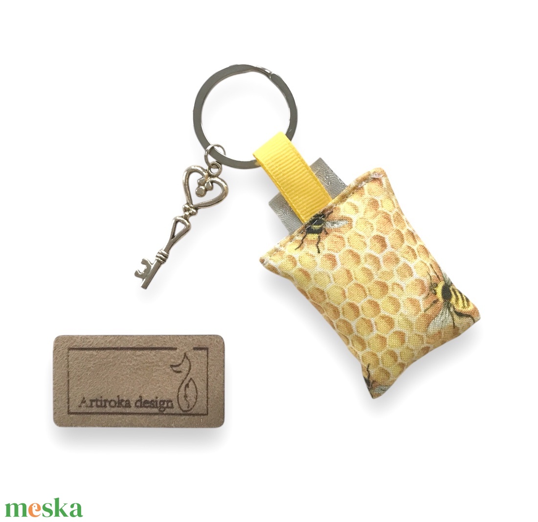 Méhecske, méhkaptár mintás, egyedi kulcstartó - Pedagógus napra - Artiroka design - táska & tok - kulcstartó & táskadísz - kulcstartó - Meska.hu Méhecske, méhkaptár mintás, egyedi kulcstartó - Pedagógus napra - Artiroka design - táska & tok - kulcstartó & táskadísz - kulcstartó - Meska.hu