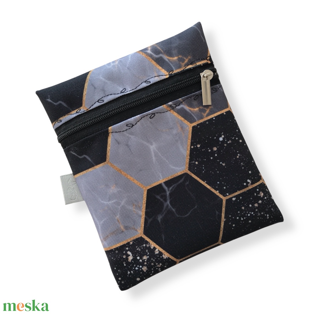 VÍZÁLLÓ egészségügyi betét tartó méhsejt mintával - Artiroka design - szépségápolás - intim higiénia - egészségügyi tartó - Meska.hu VÍZÁLLÓ egészségügyi betét tartó méhsejt mintával - Artiroka design - szépségápolás - intim higiénia - egészségügyi tartó - Meska.hu