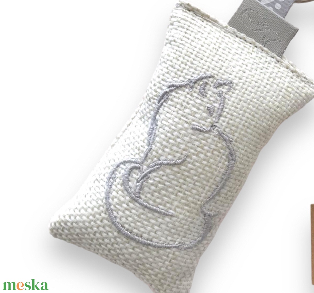 Cica mintás, egyedi hímzett kulcstartó, Vintage kulcs medállal - Artiroka design - táska & tok - kulcstartó & táskadísz - kulcstartó - Meska.hu Cica mintás, egyedi hímzett kulcstartó, Vintage kulcs medállal - Artiroka design - táska & tok - kulcstartó & táskadísz - kulcstartó - Meska.hu
