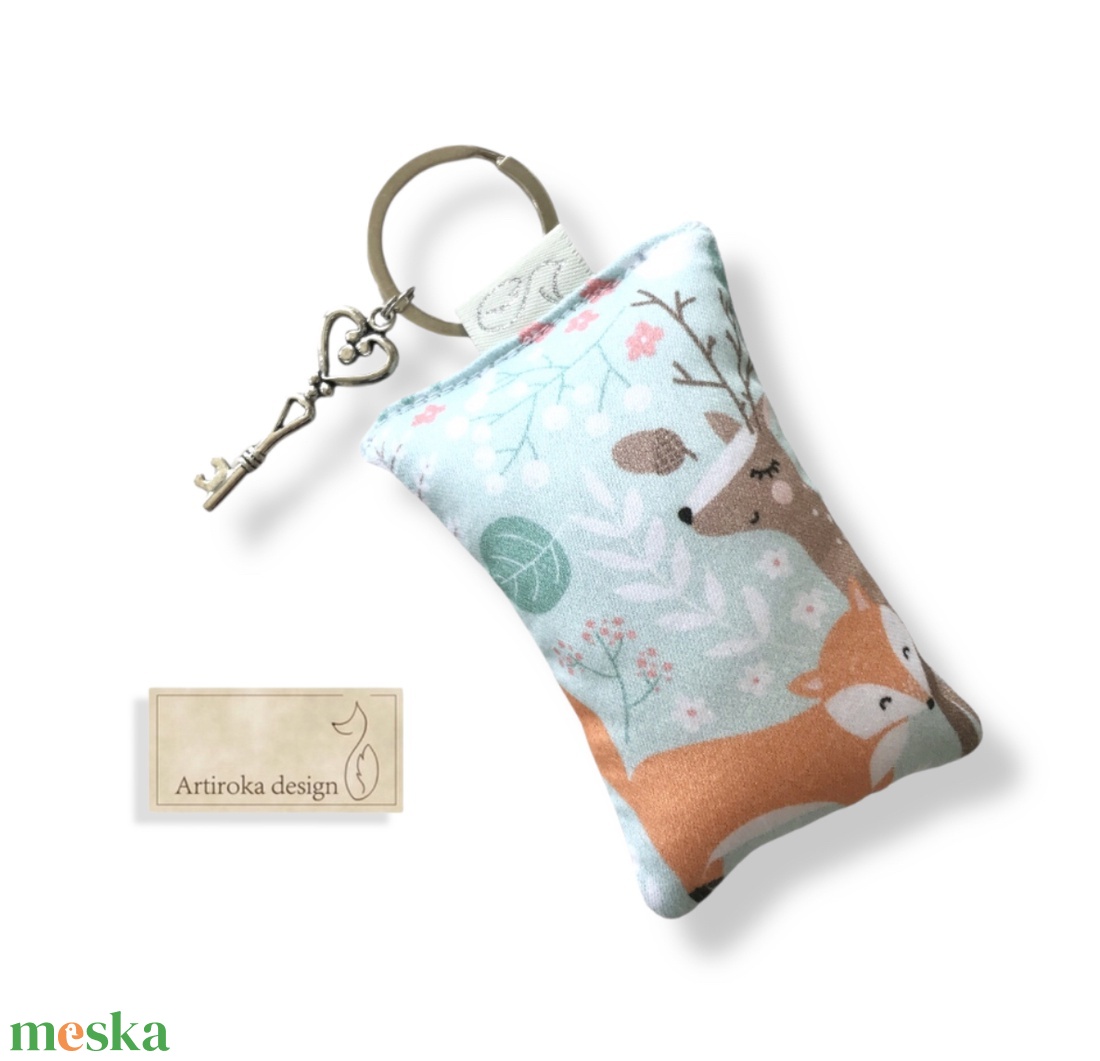 Róka, őz és nyuszi a réten mintás, prémium kulcstartó kis vintage kulcs medállal - Artiroka design - táska & tok - kulcstartó & táskadísz - kulcstartó - Meska.hu