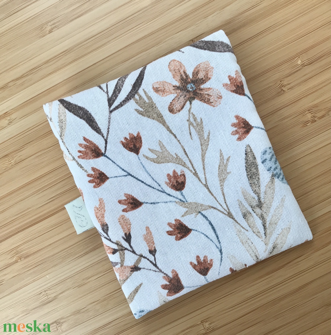 Egészségügyi betét tartó, őszi virágos rét mintával - Artiroka design - szépségápolás - intim higiénia - egészségügyi tartó - Meska.hu