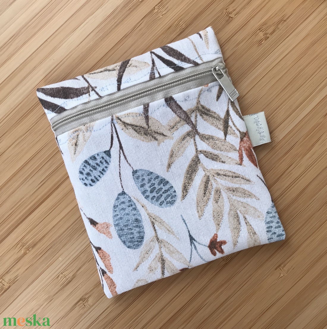 Egészségügyi betét tartó, őszi virágos rét mintával - Artiroka design - szépségápolás - intim higiénia - egészségügyi tartó - Meska.hu