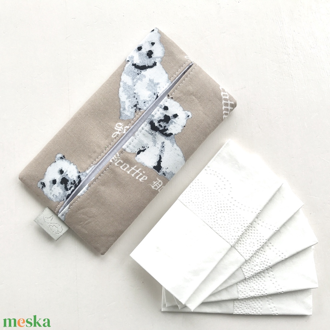 Fekete színű, tacskó kutya  mintás bélelt papírzsebkendő tartó - Artiroka design - táska & tok - pénztárca & más tok - zsebkendőtartó tok - Meska.hu