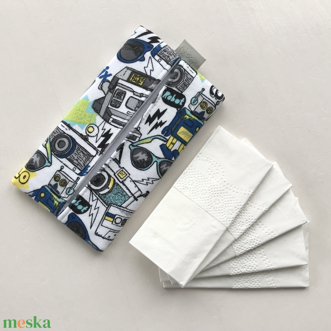 Retro fényképezőgép  mintás bélelt papírzsebkendő tartó - Artiroka design - táska & tok - pénztárca & más tok - zsebkendőtartó tok - Meska.hu