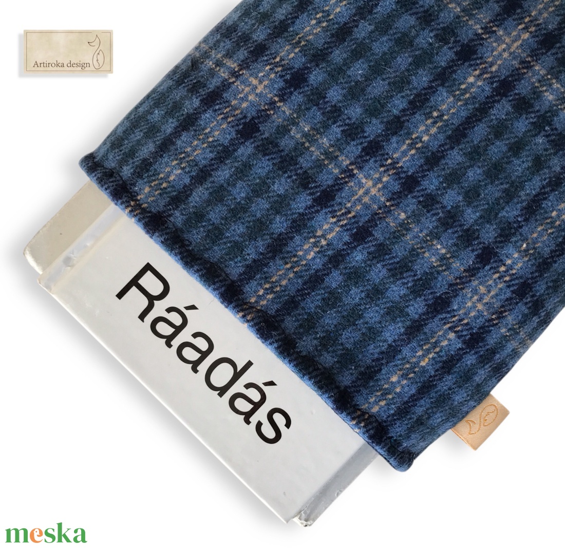 Bélelt könyvtok vastag szövetből, kék kockás mintával  -  Artiroka design  - könyv & zene - könyvtok - Meska.hu