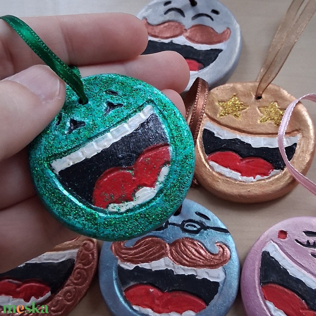 Örömtallérok 6db- vicces kerámia talizmán, függődísz - otthon & életmód - dekoráció - fali és függő dekoráció - függődísz - Meska.hu Örömtallérok 6db- vicces kerámia talizmán, függődísz - otthon & életmód - dekoráció - fali és függő dekoráció - függődísz - Meska.hu