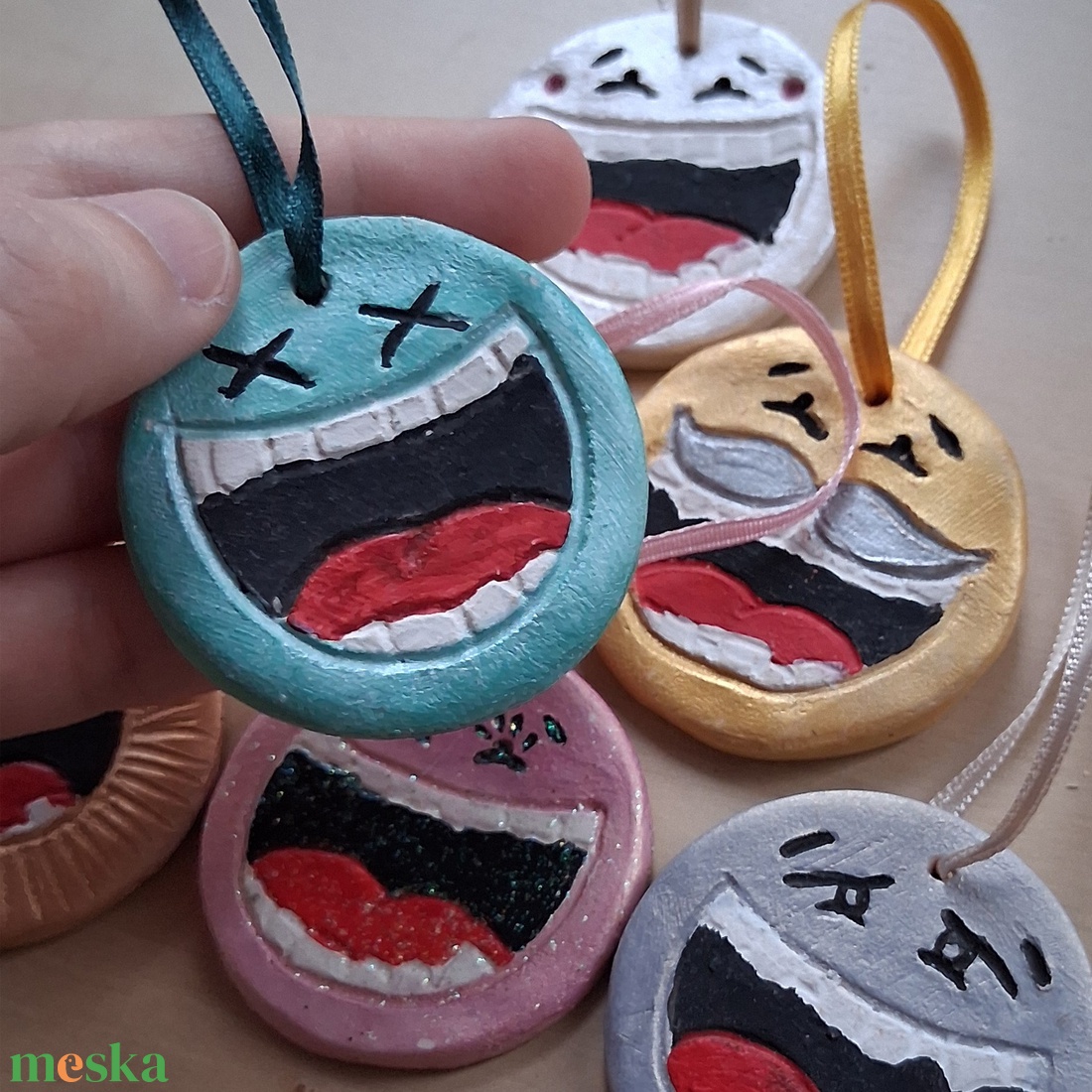Örömtallérok 6db- vicces kerámia talizmán, függődísz - otthon & életmód - dekoráció - fali és függő dekoráció - függődísz - Meska.hu Örömtallérok 6db- vicces kerámia talizmán, függődísz - otthon & életmód - dekoráció - fali és függő dekoráció - függődísz - Meska.hu