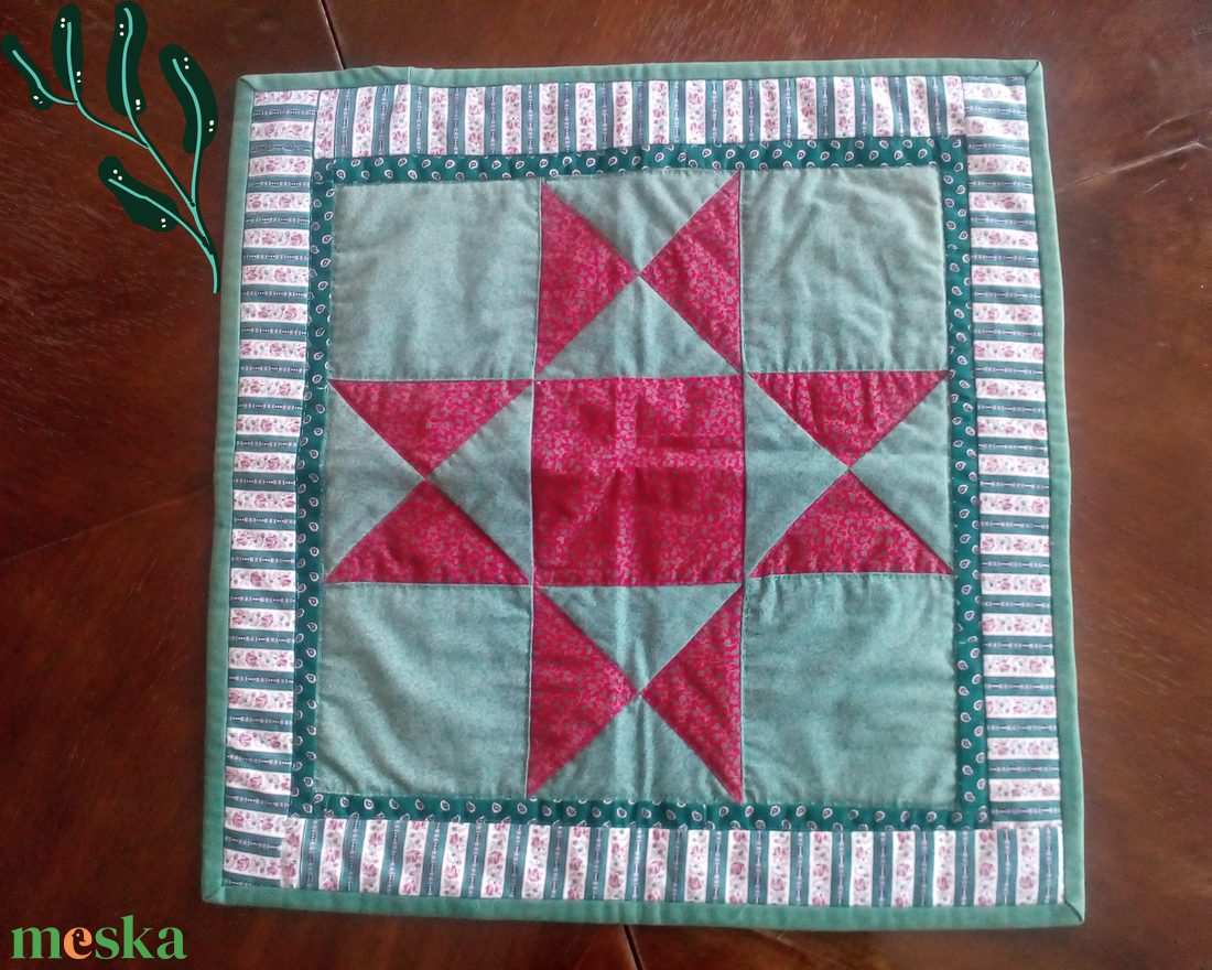 Patchwork terítő, zöld-piros - otthon & életmód - dekoráció - asztal és polc dekoráció - asztaldísz - Meska.hu Patchwork terítő, zöld-piros - otthon & életmód - dekoráció - asztal és polc dekoráció - asztaldísz - Meska.hu