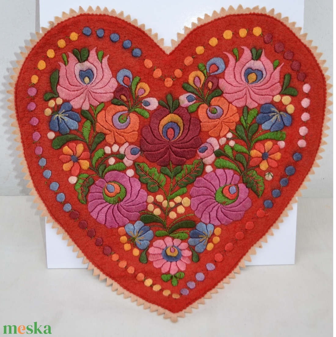 Matyóhímzéssel készült szív alakú dísz - otthon & életmód - dekoráció - asztal és polc dekoráció - asztaldísz - Meska.hu