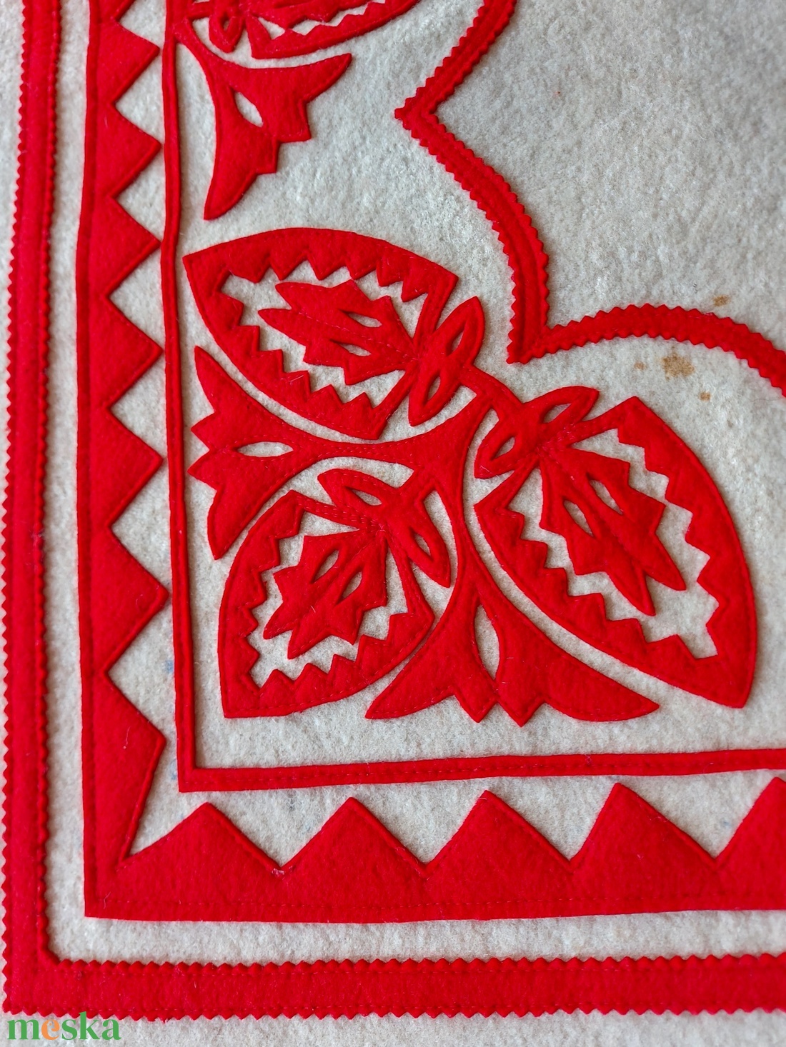 Hímzett díszterítő - otthon & életmód - konyhafelszerelés, tálalás - tálalás - terítő - Meska.hu Hímzett díszterítő - otthon & életmód - konyhafelszerelés, tálalás - tálalás - terítő - Meska.hu