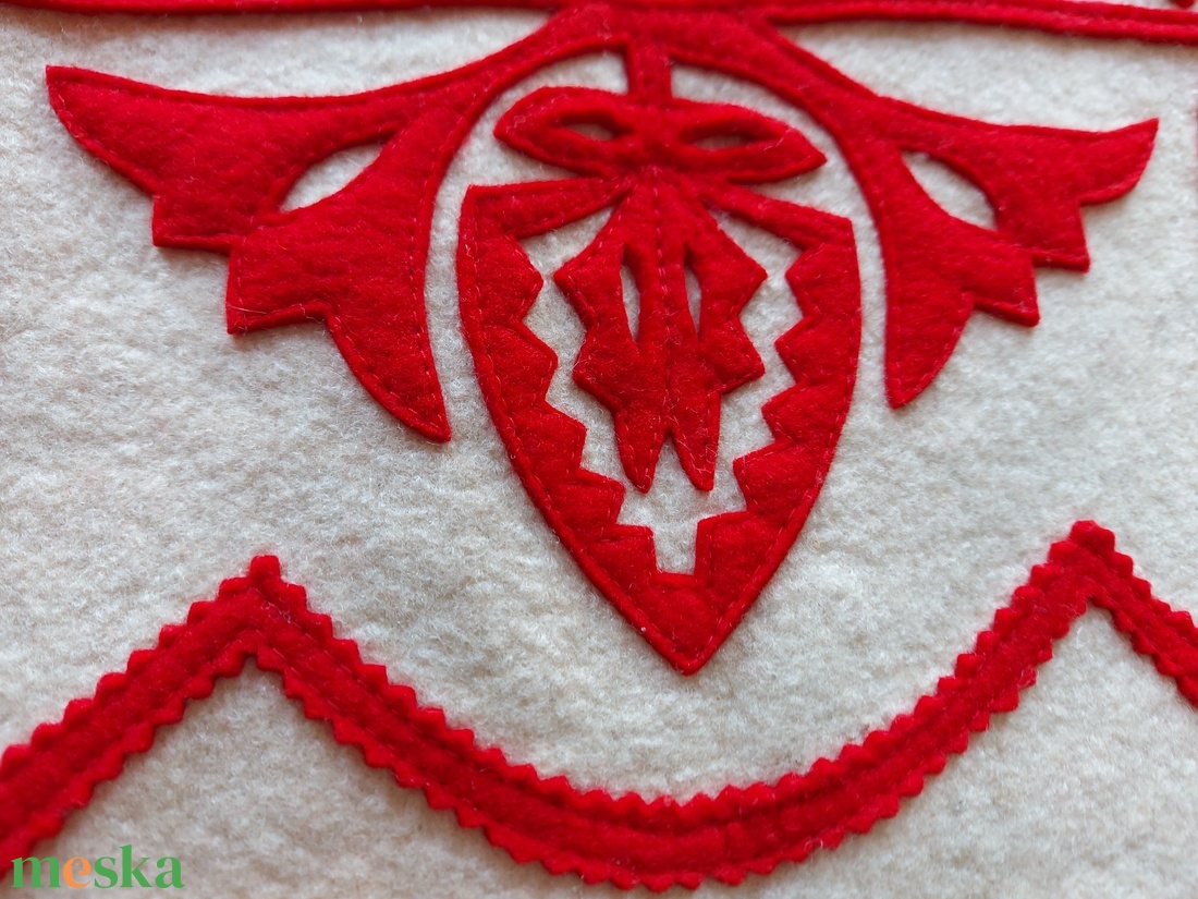 Hímzett díszterítő - otthon & életmód - konyhafelszerelés, tálalás - tálalás - terítő - Meska.hu Hímzett díszterítő - otthon & életmód - konyhafelszerelés, tálalás - tálalás - terítő - Meska.hu