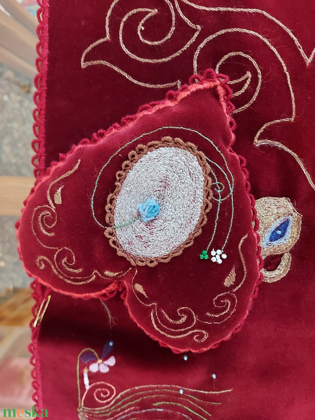 Hímzett asztaldísz/ terítő  szívecskével -  - Meska.hu