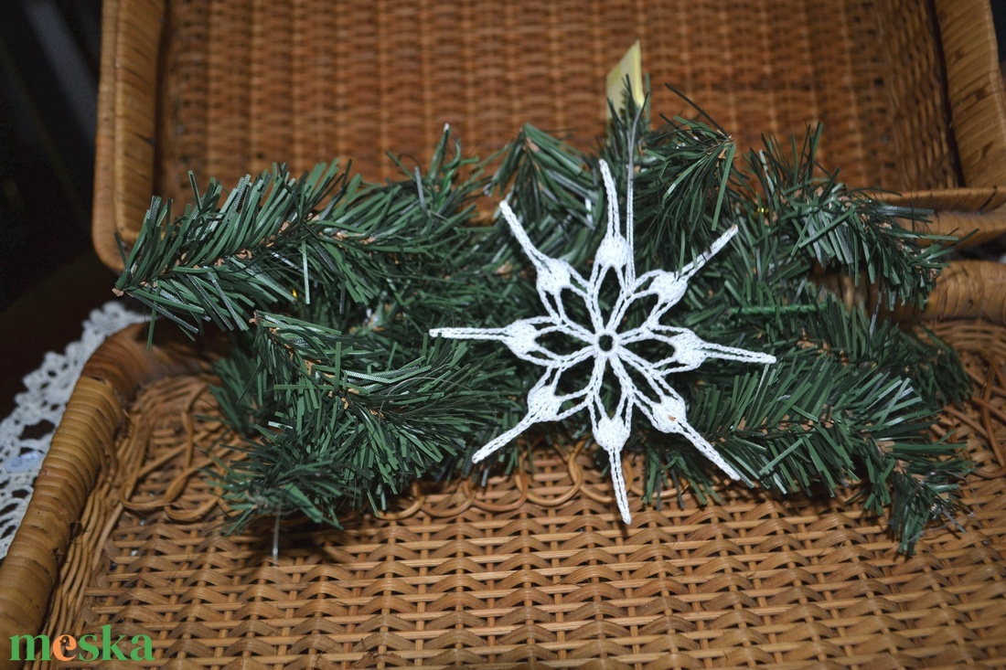 Horgolt karácsonyfa díszek - karácsony - karácsonyi lakásdekoráció - karácsonyfadíszek - Meska.hu