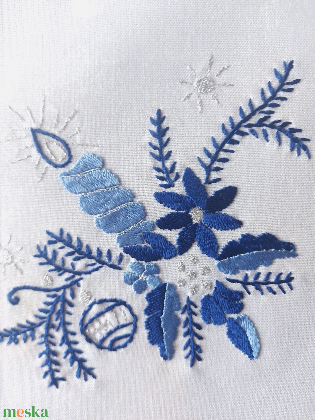 Karácsonyi hímzett kisterítő - karácsony - karácsonyi lakásdekoráció - ünnepi asztaldekoráció - Meska.hu