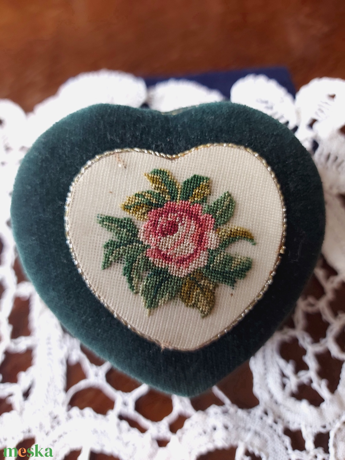Ékszerdoboz gobelin hímzéssel - ékszer - ékszertartó - ékszerdoboz - Meska.hu Ékszerdoboz gobelin hímzéssel - ékszer - ékszertartó - ékszerdoboz - Meska.hu
