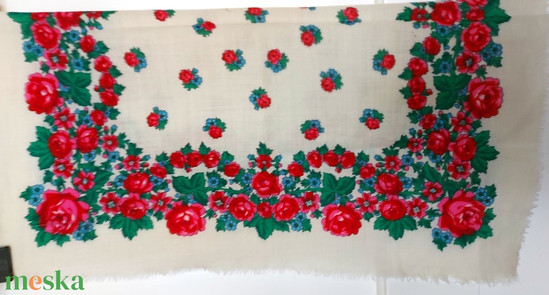 Rojtozott szélű színes  népi kasmír kendő - ruha & divat - sál, sapka, kendő - vállkendő - Meska.hu Rojtozott szélű színes  népi kasmír kendő - ruha & divat - sál, sapka, kendő - vállkendő - Meska.hu