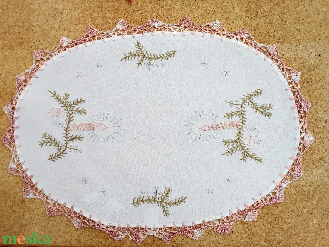 Karácsonyi hímzett kisterítő - karácsony - karácsonyi lakásdekoráció - ünnepi asztaldekoráció - Meska.hu