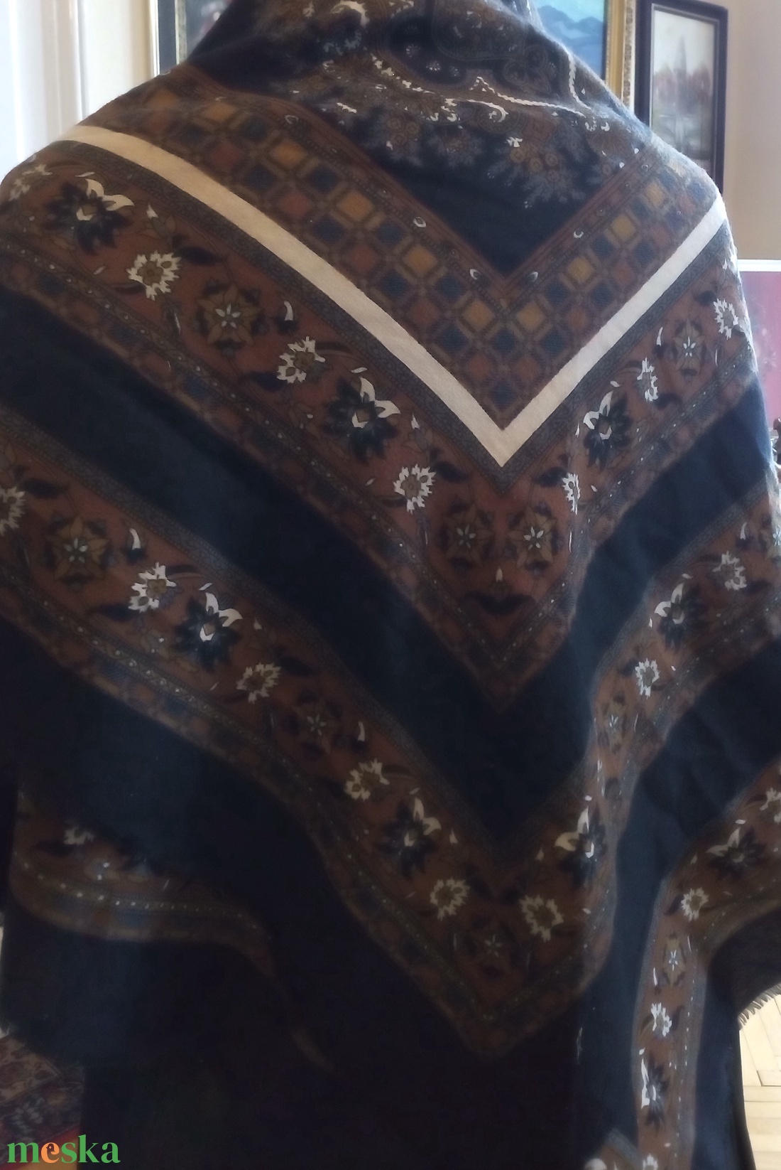 Anyagában rojtozott szélű színes nagyméretű népi kasmír kendő.  - ruha & divat - sál, sapka, kendő - vállkendő - Meska.hu Anyagában rojtozott szélű színes nagyméretű népi kasmír kendő.  - ruha & divat - sál, sapka, kendő - vállkendő - Meska.hu