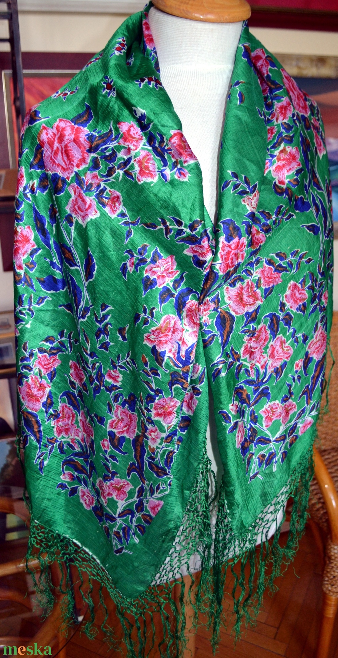 Rojtos, színes nagyméretű selyem kendő - ruha & divat - sál, sapka, kendő - vállkendő - Meska.hu Rojtos, színes nagyméretű selyem kendő - ruha & divat - sál, sapka, kendő - vállkendő - Meska.hu