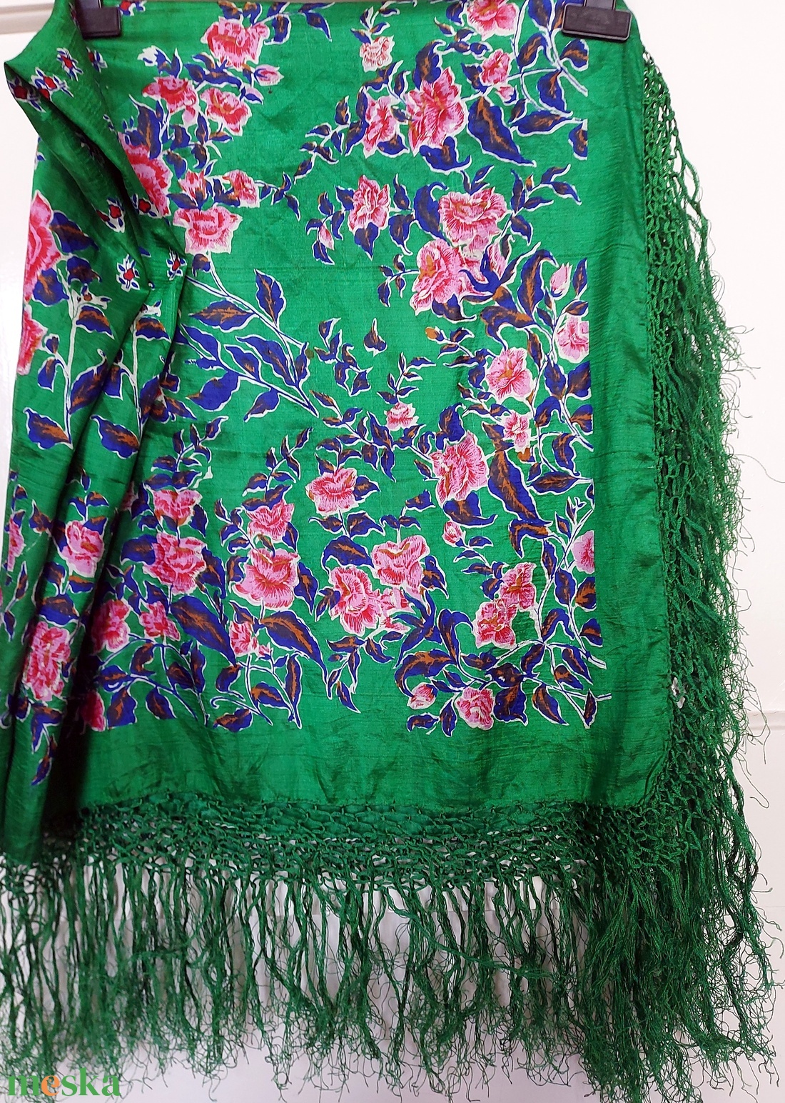 Rojtos, színes nagyméretű selyem kendő - ruha & divat - sál, sapka, kendő - vállkendő - Meska.hu Rojtos, színes nagyméretű selyem kendő - ruha & divat - sál, sapka, kendő - vállkendő - Meska.hu