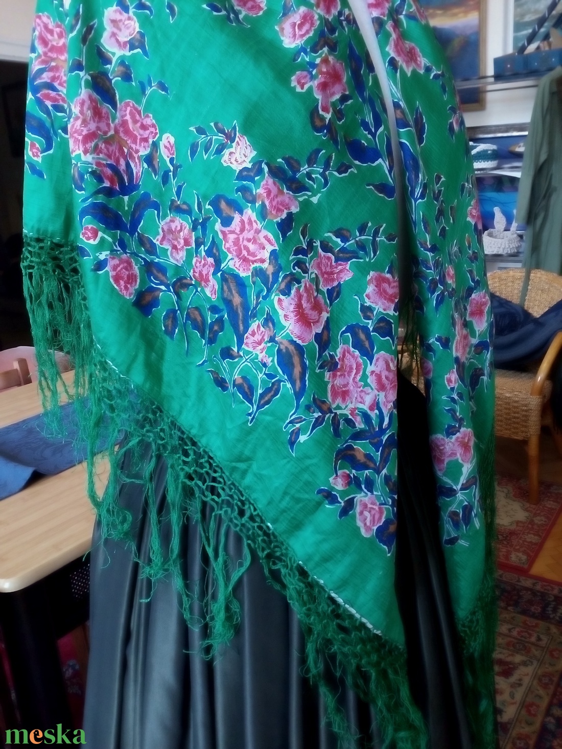 Rojtos, színes nagyméretű selyem kendő - ruha & divat - sál, sapka, kendő - vállkendő - Meska.hu Rojtos, színes nagyméretű selyem kendő - ruha & divat - sál, sapka, kendő - vállkendő - Meska.hu