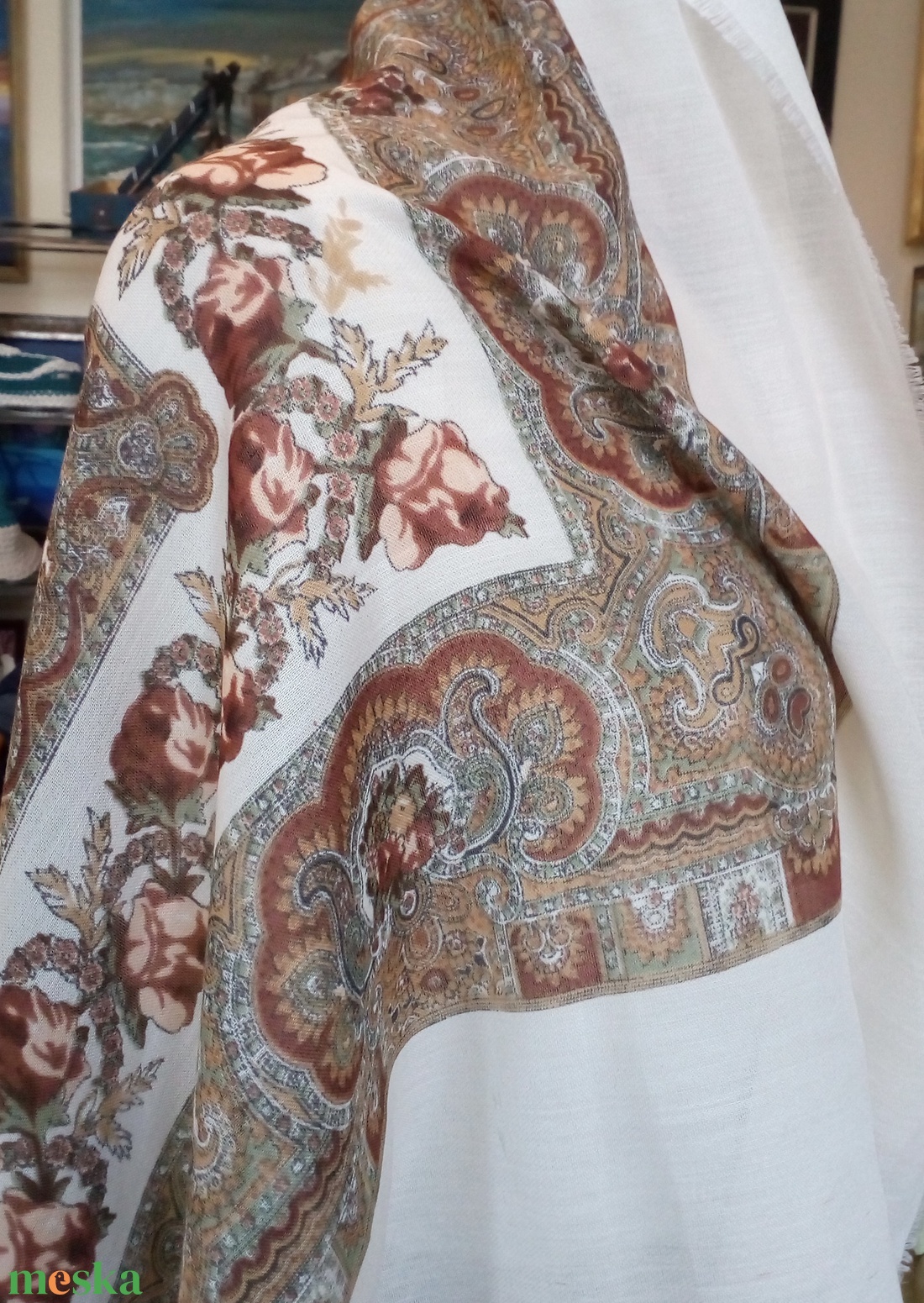 Rojtos szélű, színes nagyméretű népi kasmír kendő - ruha & divat - sál, sapka, kendő - vállkendő - Meska.hu Rojtos szélű, színes nagyméretű népi kasmír kendő - ruha & divat - sál, sapka, kendő - vállkendő - Meska.hu