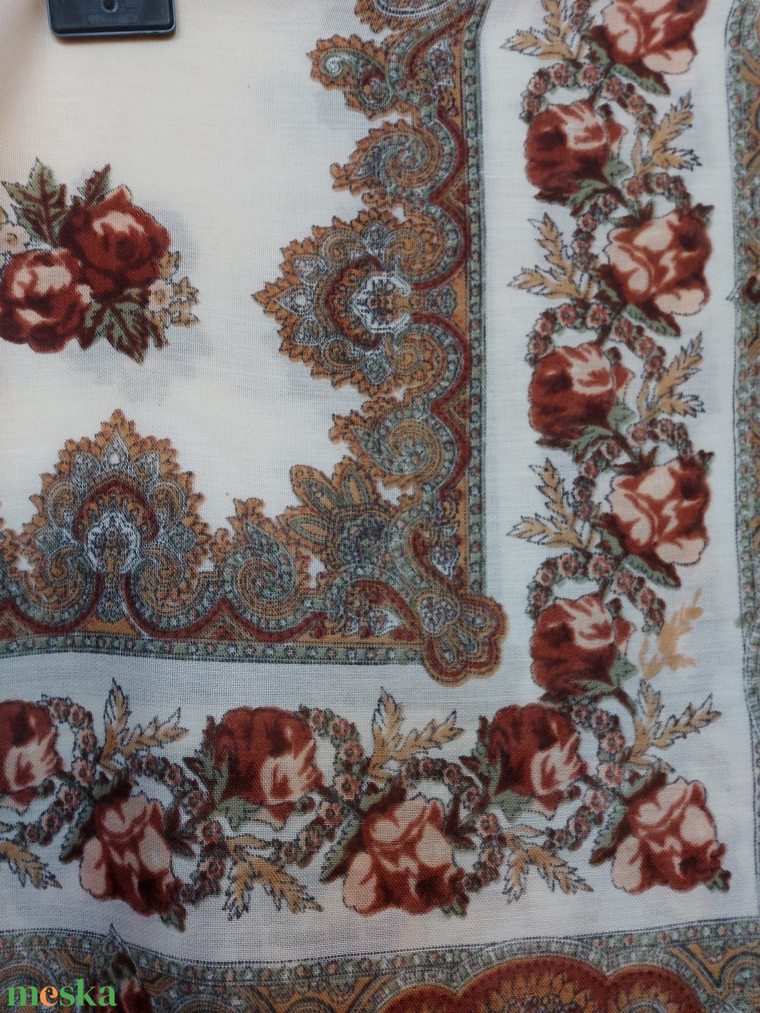 Rojtos szélű, színes nagyméretű népi kasmír kendő - ruha & divat - sál, sapka, kendő - vállkendő - Meska.hu Rojtos szélű, színes nagyméretű népi kasmír kendő - ruha & divat - sál, sapka, kendő - vállkendő - Meska.hu