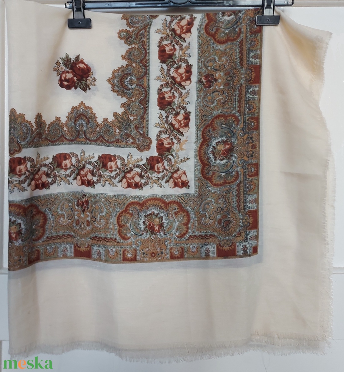 Rojtos szélű, színes nagyméretű népi kasmír kendő - ruha & divat - sál, sapka, kendő - vállkendő - Meska.hu Rojtos szélű, színes nagyméretű népi kasmír kendő - ruha & divat - sál, sapka, kendő - vállkendő - Meska.hu