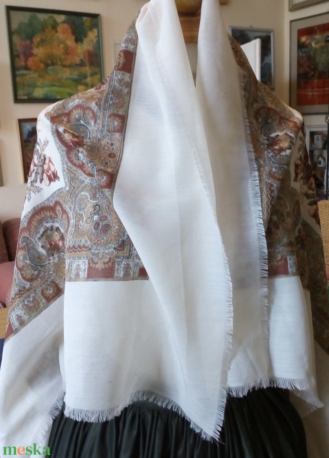 Rojtos szélű, színes nagyméretű népi kasmír kendő - ruha & divat - sál, sapka, kendő - vállkendő - Meska.hu Rojtos szélű, színes nagyméretű népi kasmír kendő - ruha & divat - sál, sapka, kendő - vállkendő - Meska.hu