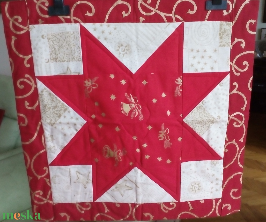 Patchwork terítő, piros csillag  - otthon & életmód - dekoráció - asztal és polc dekoráció - asztaldísz - Meska.hu