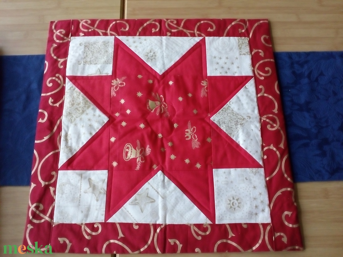 Patchwork terítő, piros csillag  - otthon & életmód - dekoráció - asztal és polc dekoráció - asztaldísz - Meska.hu